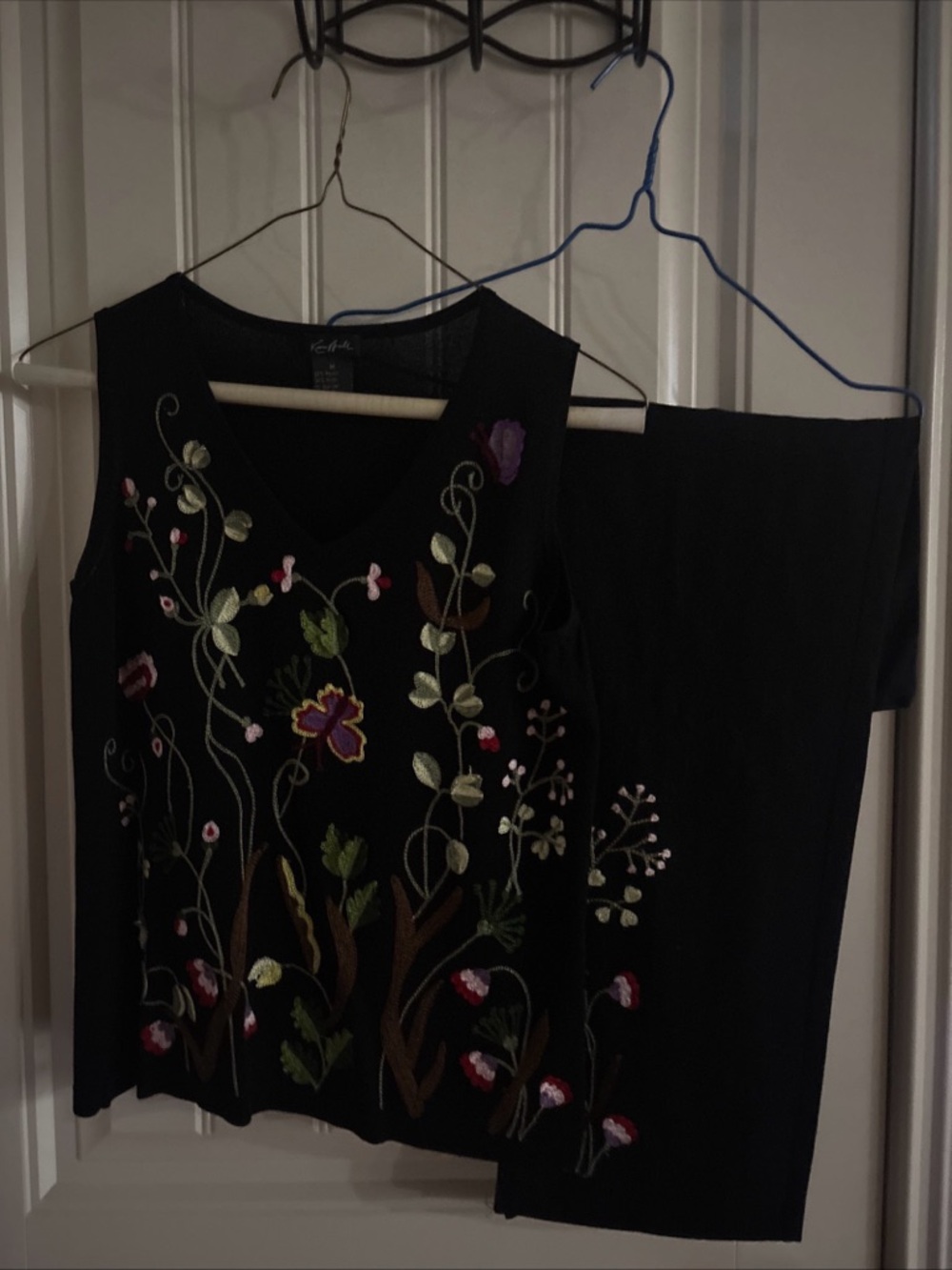 Karen Arnold Sleeveless Black Floral Embroidered Top with pants - Women sz M